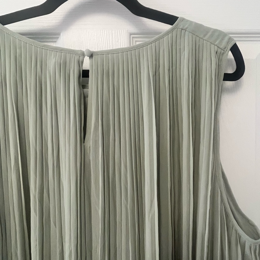 ✨ Green Sage Pleated Maxi Dress - Picture 6 of 7